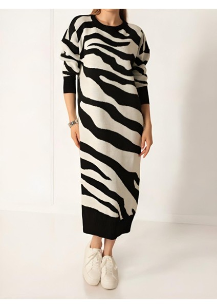 Yırtmaçlı Desenli Triko Elbise