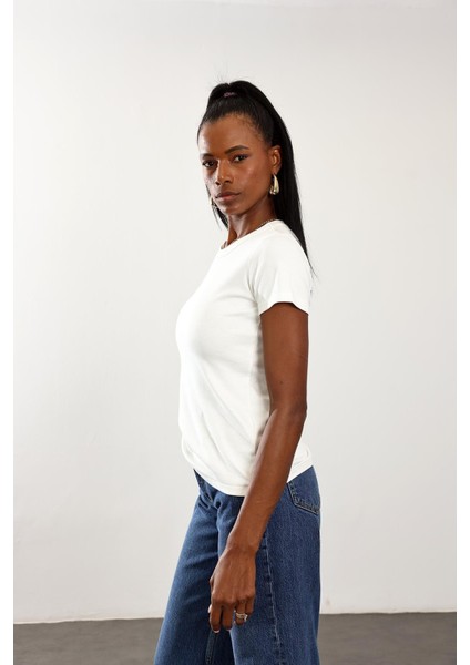 Ekru Fit Basic Tişört fırsatları