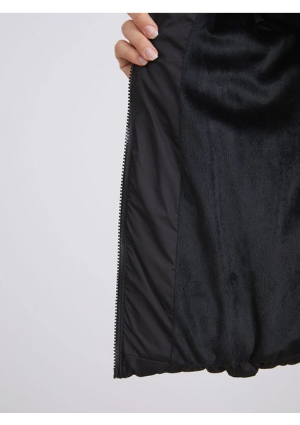 Lcw Vision Siyah Kadın Kapüşonlu Düz Şişme Mont fırsatları