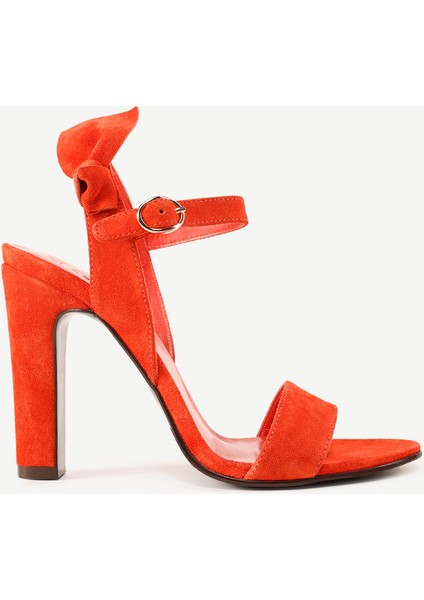 Fiyonk Detaylı Deri Topuklu Ayakkabı