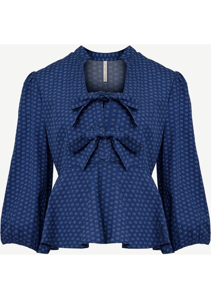 Kurdele Detaylı Bluz