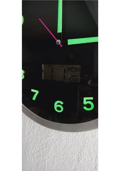 Fosforlu Termometreli Isı Ölçer Dijitalli Kabartma Rakam Siyah Duvar Saati Metal Çap 30 cm fırsatları