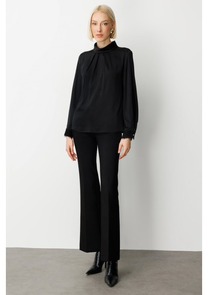 Önü Pileli Dantel Detaylı Bluz Siyah 03059