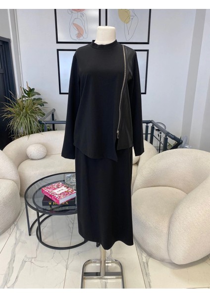 Önü Fermuar Detaylı Takım