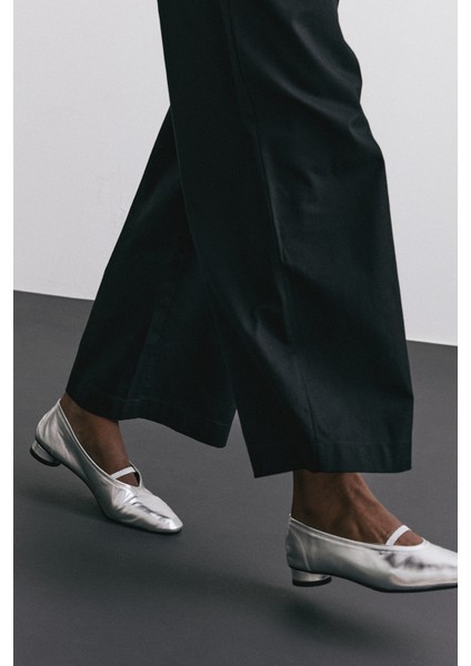 Babet 2527 - Lastik Bantlı Mini Topuklu Gümüş Kadın Babet