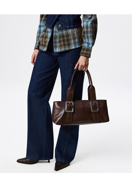 METAL TOKALI DERİ GÖRÜNÜMLÜ KOL ÇANTASI TW6250052087006 fiyatları