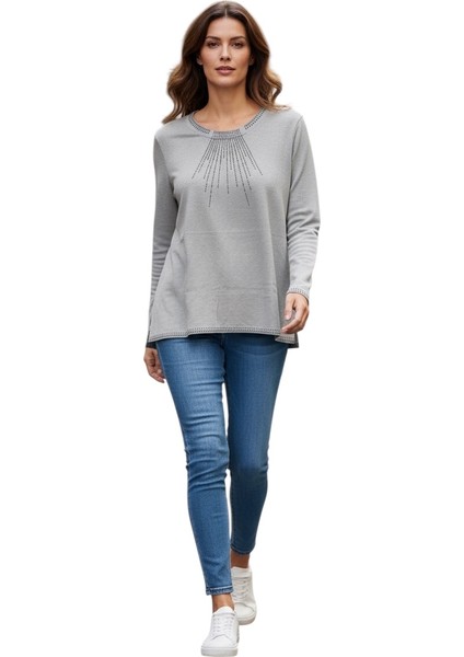 Kadın Yaka ve Kol Ağzı Taşlı Etek Desenli Bluz