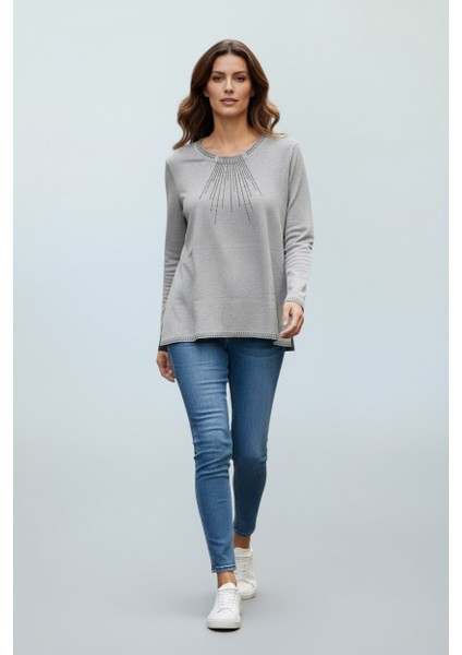 Kadın Yaka ve Kol Ağzı Taşlı Etek Desenli Bluz modelleri