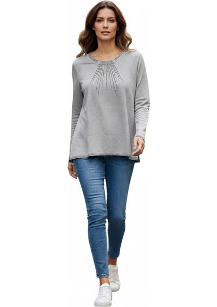 Kadın Yaka ve Kol Ağzı Taşlı Etek Desenli Bluz indirimleri