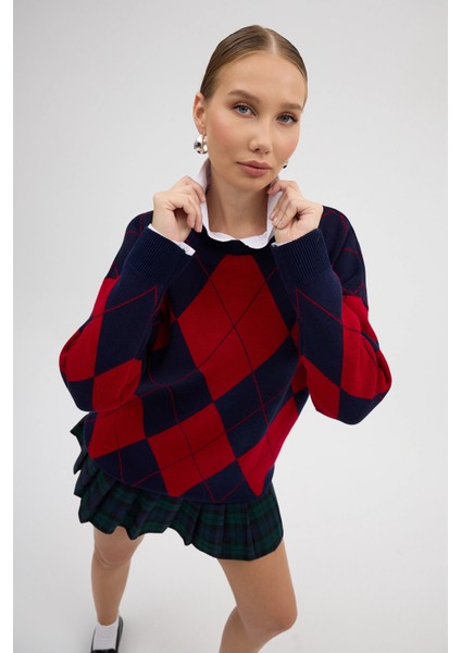 Kırmızı Lacivert Baklava Desenli Yarım Balıkçı Yaka Oversize Triko Kazak modelleri