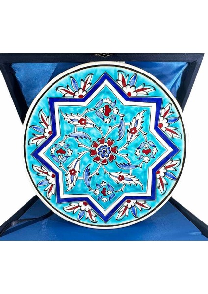 Selçuklu Yıldızı ve Lotus Motifli Iznik Çini Tabak