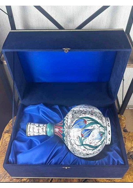 Diplomatik Hediye – Mavi Lale Iznik Çini Vazo modelleri