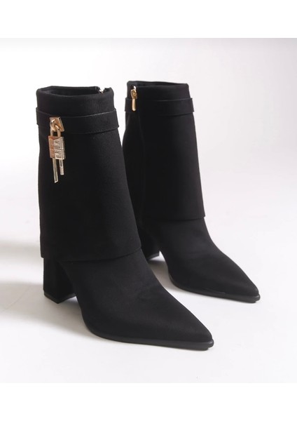 Siyah Süet Yanı Toka Detaylı Kalın Topuklu Çizme