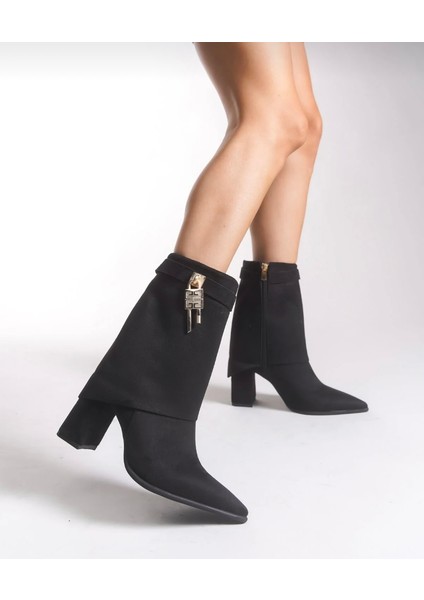 Siyah Süet Yanı Toka Detaylı Kalın Topuklu Çizme fiyatları