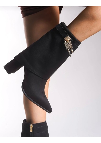 Siyah Süet Yanı Toka Detaylı Kalın Topuklu Çizme fırsatları