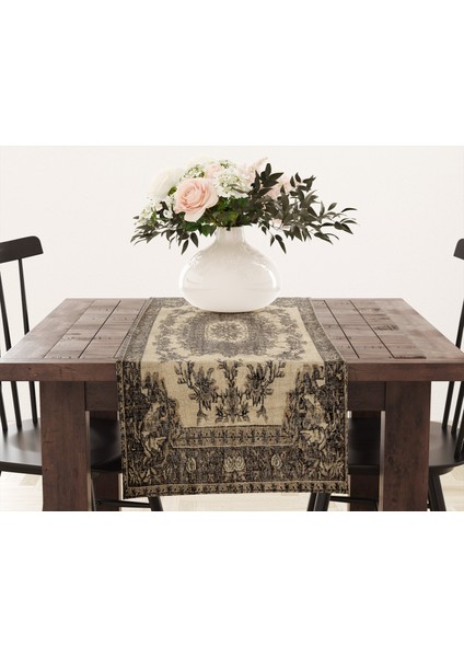 Renkli ve Şık Kilim Motifli Masa Örtüsü