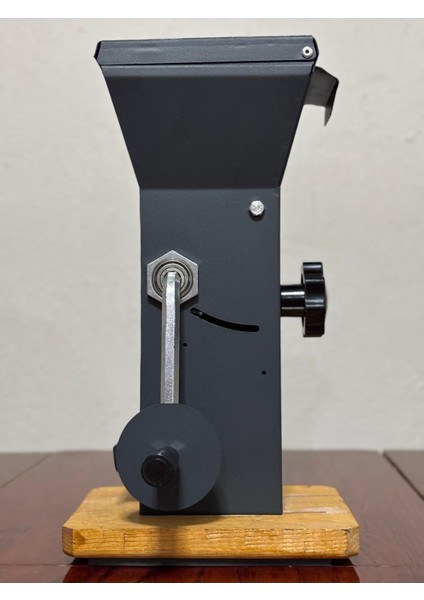 Bilyeli Ceviz, Fındık, Badem, Kayısı Çekirdeği Kırma MAKINESI-002 modelleri