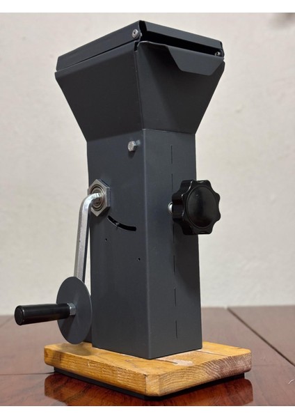 Bilyeli Ceviz, Fındık, Badem, Kayısı Çekirdeği Kırma MAKINESI-002 fırsatları