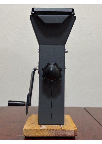 Bilyeli Ceviz, Fındık, Badem, Kayısı Çekirdeği Kırma MAKINESI-002