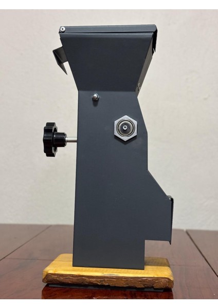 Bilyeli Fındık, Ceviz, Badem, Kayısı Çekirdeği Kırma Makinesi