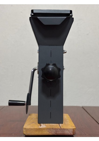 Bilyeli Fındık, Ceviz, Badem, Kayısı Çekirdeği Kırma Makinesi fiyatları