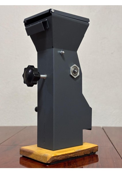 Bilyeli Fındık, Ceviz, Badem, Kayısı Çekirdeği Kırma Makinesi