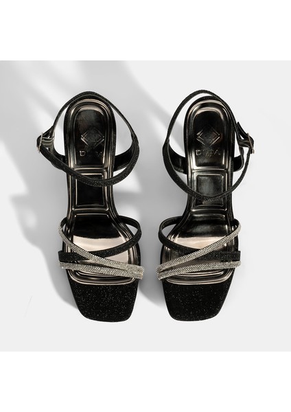 Kadın Siyah Ayarlanabilir Tokalı Taşlı Topuklu Abiye Sandalet
