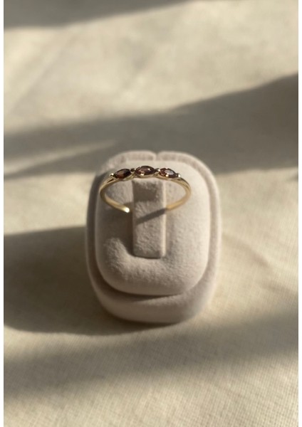 14 Ayar Altın Minimal Markiz Kesim Kahverengi Yüzük