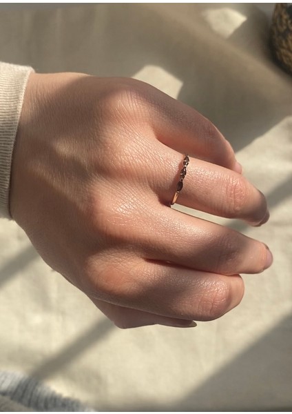 14 Ayar Altın Minimal Markiz Kesim Kahverengi Yüzük