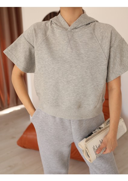 Kadın Gri Melanj Ay Kol Kapüşonlu Relaxed Kalıp Örme Crop Sweatshirt modelleri