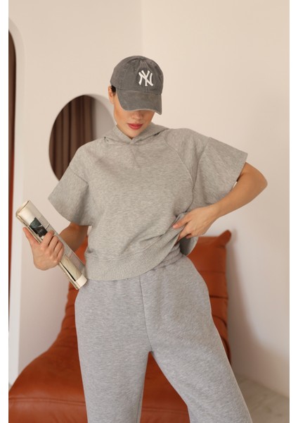 Kadın Gri Melanj Ay Kol Kapüşonlu Relaxed Kalıp Örme Crop Sweatshirt indirimleri