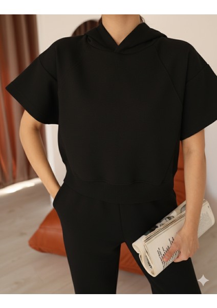 Kadın Siyah Ay Kol Kapüşonlu Relaxed Kalıp Örme Crop Sweatshirt fırsatları