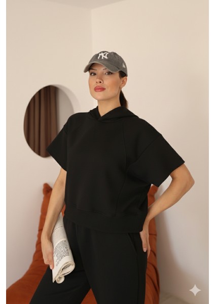 Kadın Siyah Ay Kol Kapüşonlu Relaxed Kalıp Örme Crop Sweatshirt indirimleri
