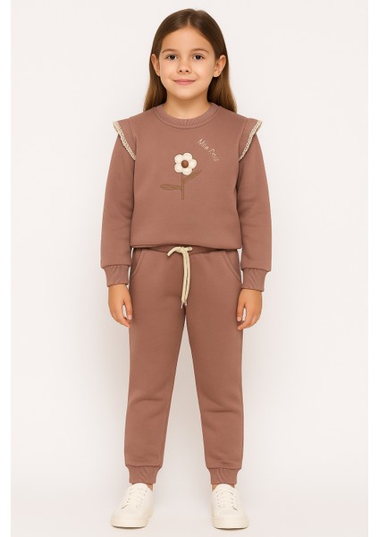 Kız Çocuk 3 Iplik Şardonlu Eşofman Takımı – Fırfır Detaylı, Çiçek Nakışlı Sweat & Alt Takım – Kahverengi – 8 Yaş