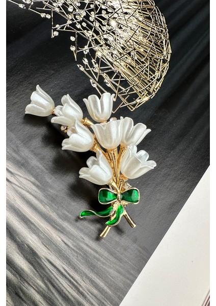 Altın Rengi Yeşi Mineli Fiyonk Detay Sedef Laleler Broş (6cm) fırsatları