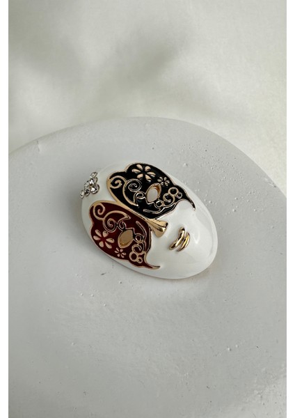Altın Rengi Desen Detaylı Renkli Tasarım Maske Broş (4cm) fiyatları