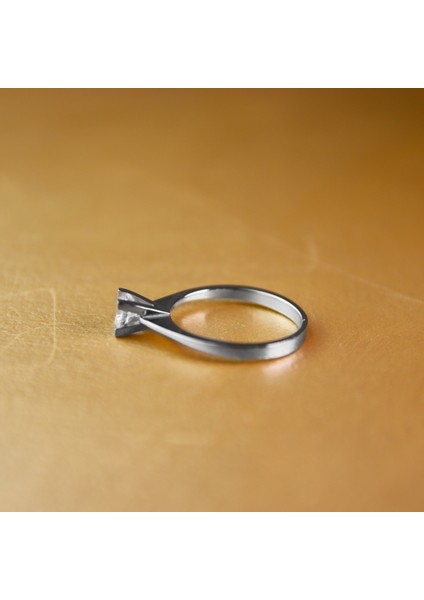 V Kare Kısa Tırnak Ince Kol Pırlanta Modeli 925 Ayar Gümüş Tektaş Yüzük- Taş Çapı 4 Mm-0,25 Ct modelleri