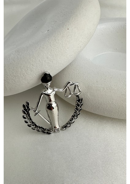 Terazi Detay Mineli Adalet Heykeli Broş (4cm) modelleri