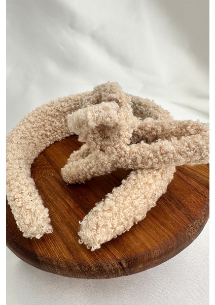 Bej Rengi Yumuşak Tüylü Bukle Taç ve Mandal Toka fiyatları