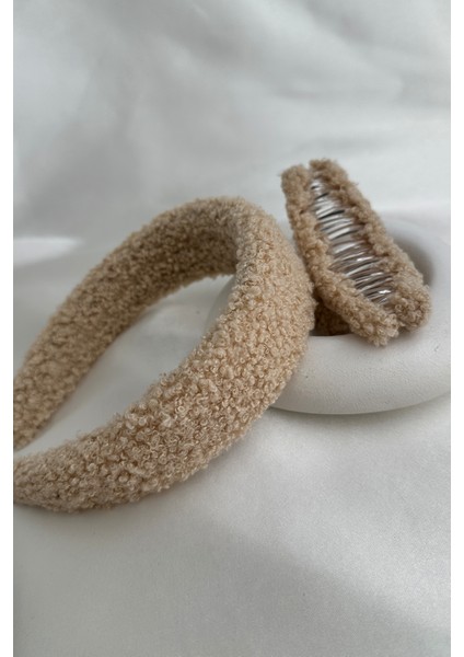 Bej Rengi Yumuşak Tüylü Bukle Taç ve Mandal Toka modelleri