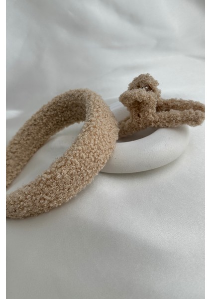 Bej Rengi Yumuşak Tüylü Bukle Taç ve Mandal Toka fırsatları