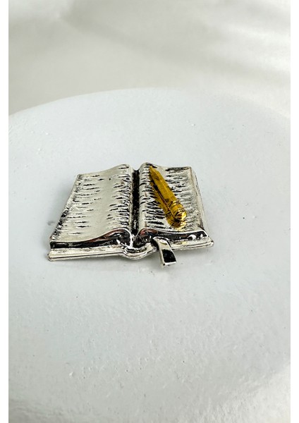 Defter ve Kalem Figürlü Tasarım Broş (3cm)