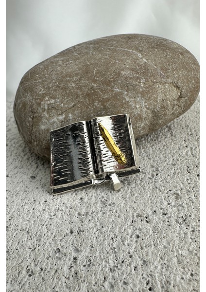 Defter ve Kalem Figürlü Tasarım Broş (3cm) fırsatları