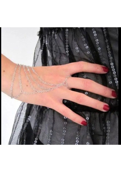 Zarif Zincirli Kadın Şahmeran ile Şıklığınızı Tamamlayın