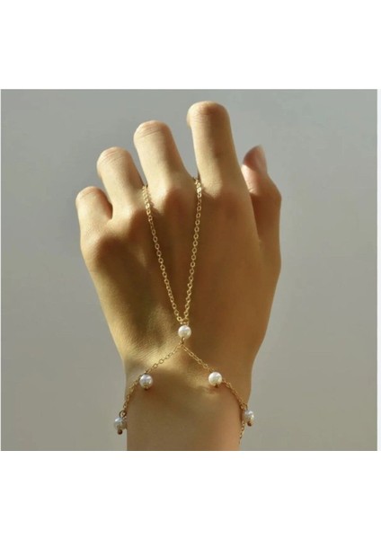 Şıklığı ve Zarafeti Inci Zincir Şahmeran