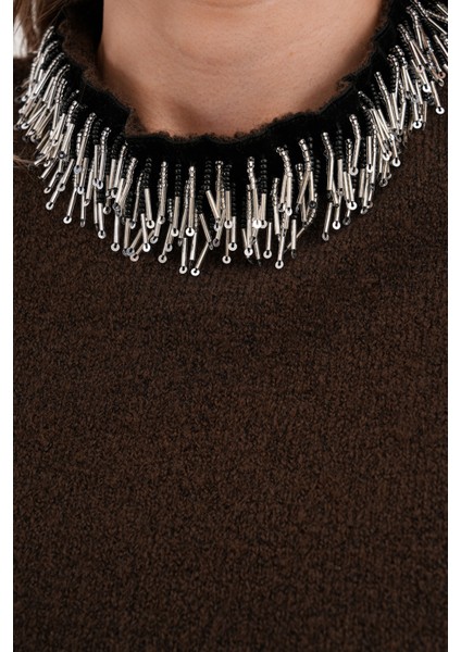 Kahverengi Yaka Işleme Detaylı Süveter fiyatları