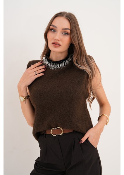 Kahverengi Yaka Işleme Detaylı Süveter modelleri
