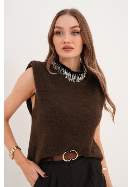 Kahverengi Yaka Işleme Detaylı Süveter fırsatları