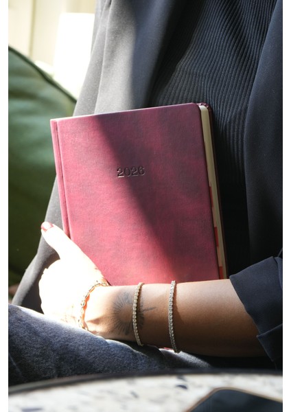 Business 2026 Günlük Ajanda 17x24cm Sert Kapak Ivory 80gr. Ayraçlı