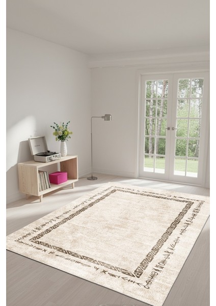 Zeminde Geleneksel Izler Geometrik Motifli Bej Renkli Kaymaz Taban Halı